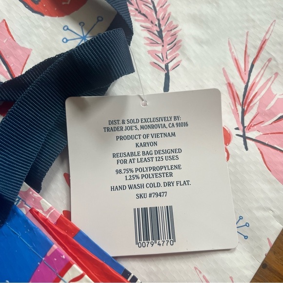 NWT Trader Joe’s 3 Reusable Holiday Christmas Gift Tote Bags - Picture 10 of 14